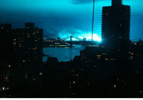 בהלה בניו יורק: פיצוץ עז צבע את שמי העיר בכחול