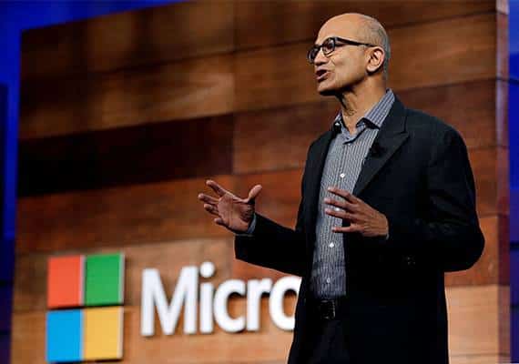 מנכ"ל מיקרוסופט מכר שליש ממניותיו בחברה, הרוויח עשרות מיליונים
