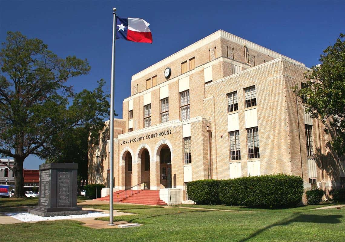 למרות ביטול המגבלות ע"י המושלים: תושבי טקסס ומיסיסיפי לא ימהרו לזרוק את המסכות