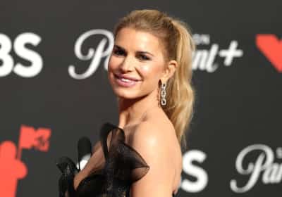 ג'סיקה סימפסון הפתיעה על השטיח האדום עם מראה חדש - אבל המעריצים לא מזהים אותה