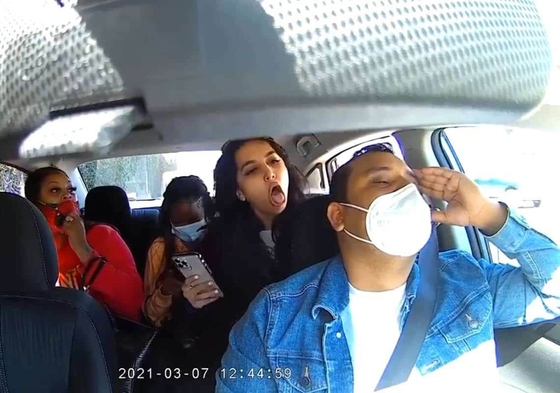 בתגובה לדרישה לעטות מסכות: נוסעות תקפו נהג אובר והשתעלו עליו