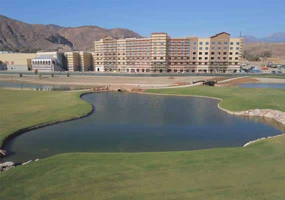 הימורים בקליפורניה: פרויקט אחד קורם עור וגידים, השני לא מצליח להמריא