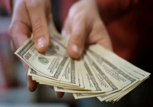 סין מנערת את ידיה מהכלכלה האמריקאית: ואילו היריבה הגדולה ממלחמת העולם השניה כעת מחזיקת הנכסים העיקרית של ארה"ב