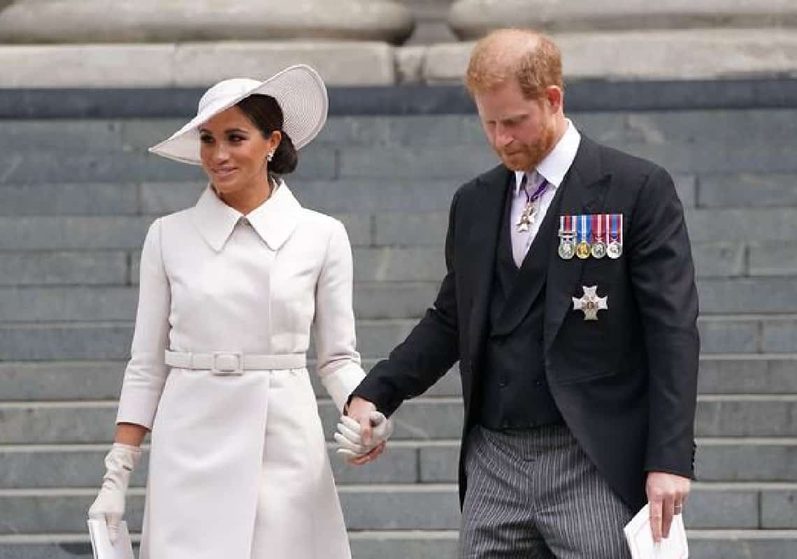 הכתב המלכותי חושף: ״היו קריאות בוז ועידוד כשהנסיך הארי ומייגן הגיעו״