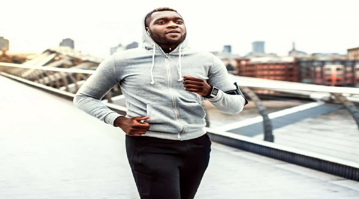 עכשיו ברור למה כוכב "הפנתר השחור" נפטר: מחקר פורץ דרך מצא ששחורים נוטים ללקות בסרטן המעי הגס יותר מהלבנים