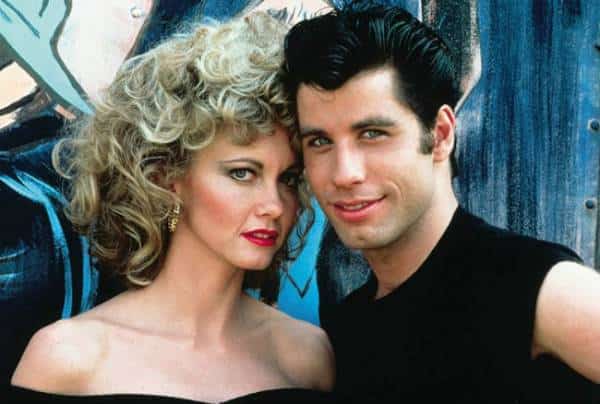 נוסטלגיה מתוקה: תביאו את המחצלות וסלסלות הפיקניק להקרנה השנתית של הסרט "גריז" ותתחילו לשיר