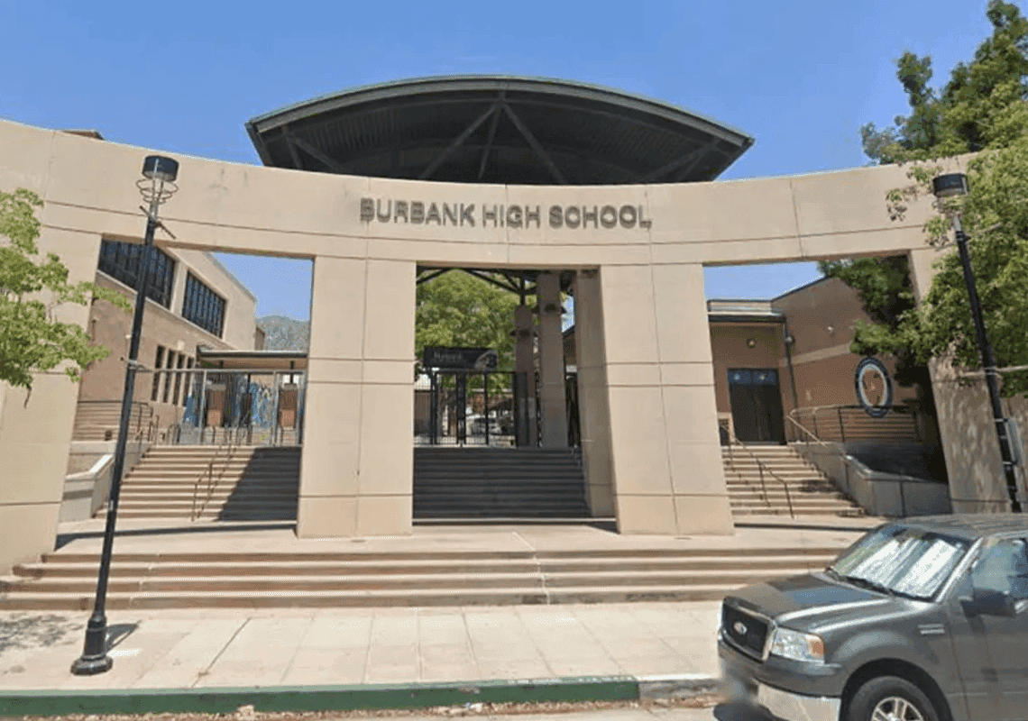 לוס אנג'לס: בן 22 נכנס לבית ספר - ותקף מינית שלוש נערות 