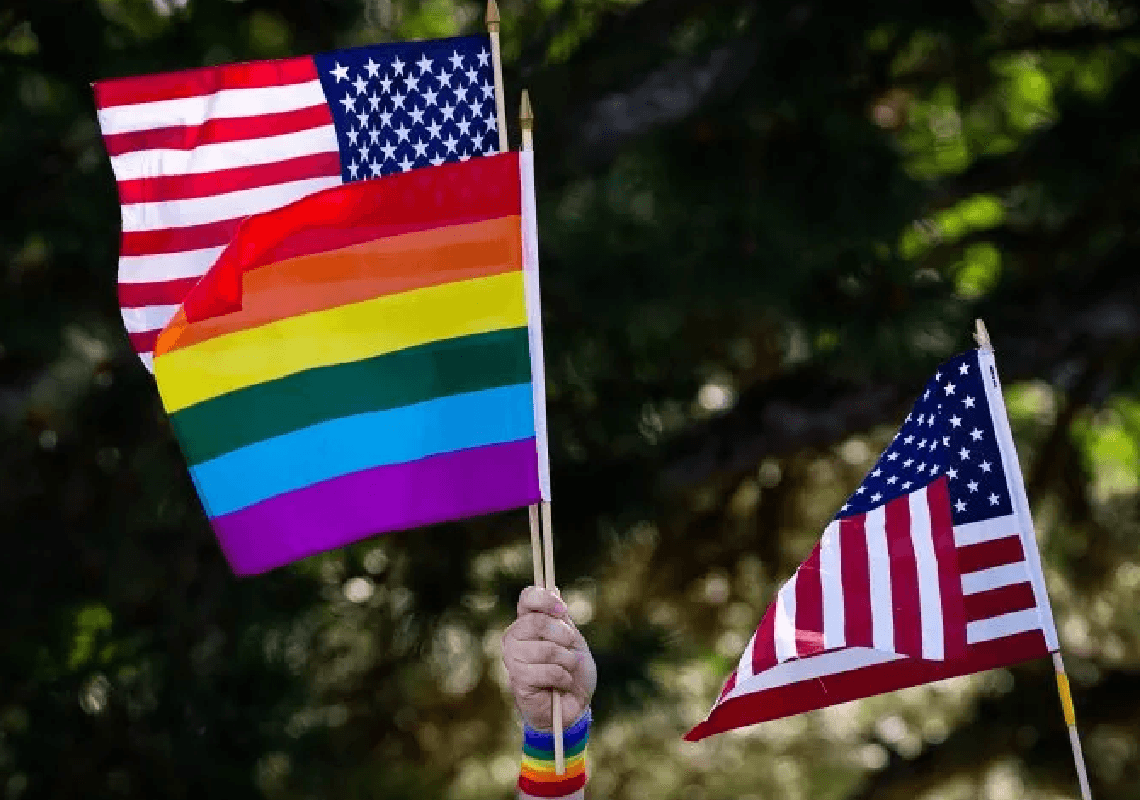 אמריקאים חברי הקהילה הגאה פונים לעזרה במספרי שיא