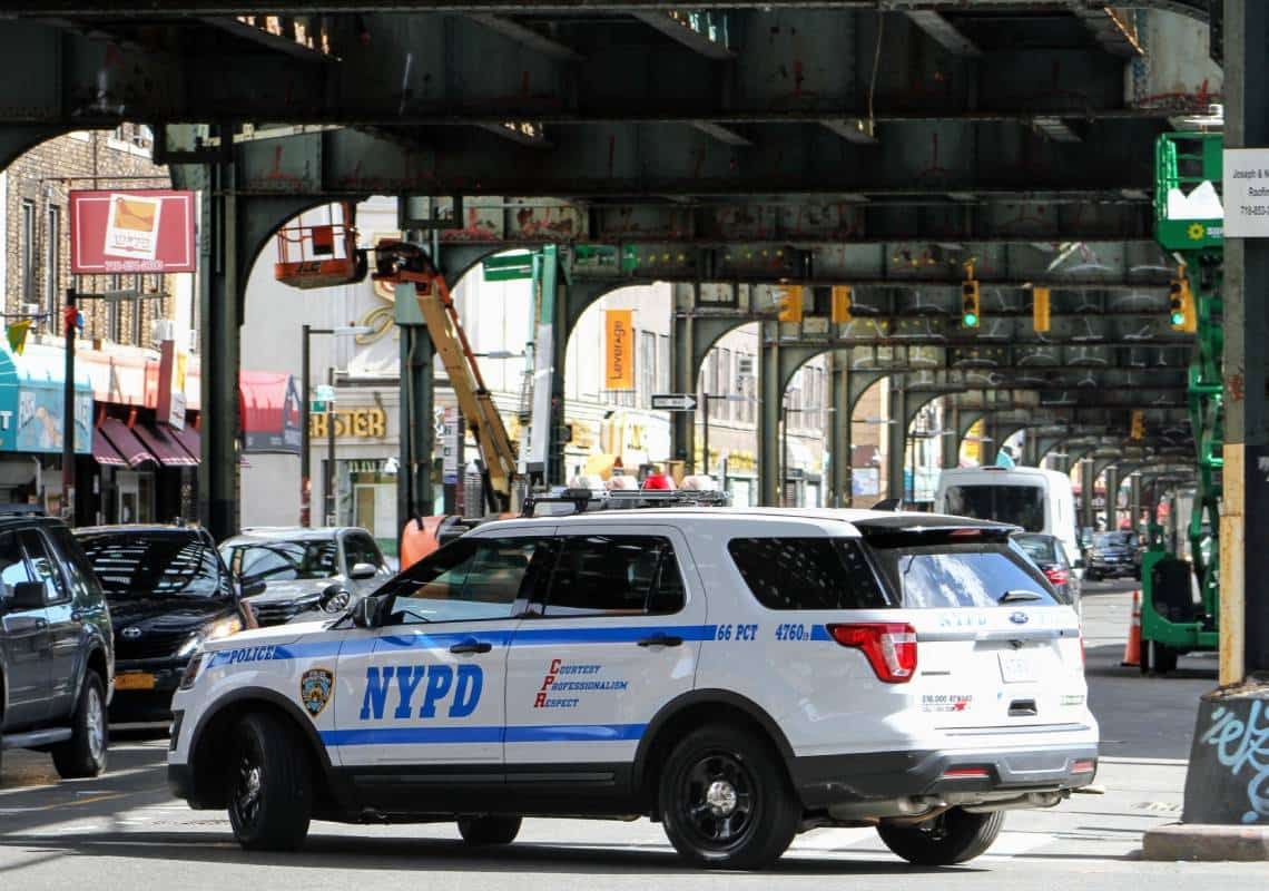 גל האלימות בניו יורק נמשך: אישה נדקרה בבית דירות בקווינס