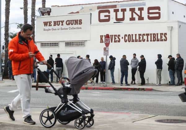 "אנחנו לא מסוגלים לעמוד בביקוש": נתוני המכירות של כלי נשק בארה"ב זינקו לשיא חדש
