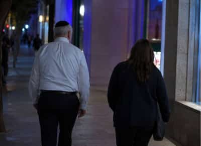 פלורידה: אגרוף בלב סרפסייד - זוג יהודי הותקף ברחוב