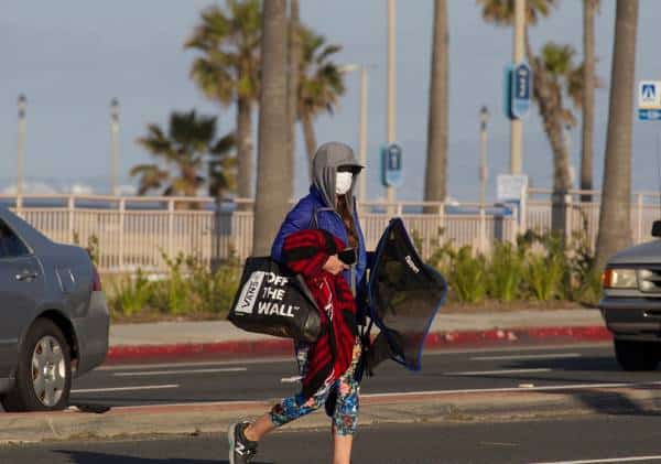 רמז לבאות? רשות מקומית בקליפורניה ביטלה את חובת חבישת המסכות