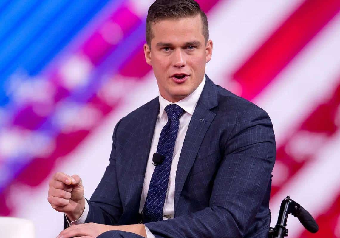  נציג בית הנבחרים מטיל פצצה: "חברי קונגרס משתתפים באורגיות מלאות ומסניפים קוקאין"