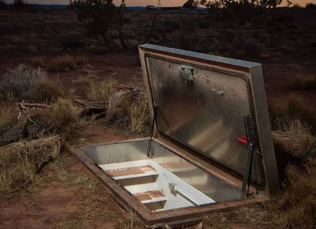 תעשיית יום הדין: כיצד הפחד הפך לעסק של מיליארדים באמריקה