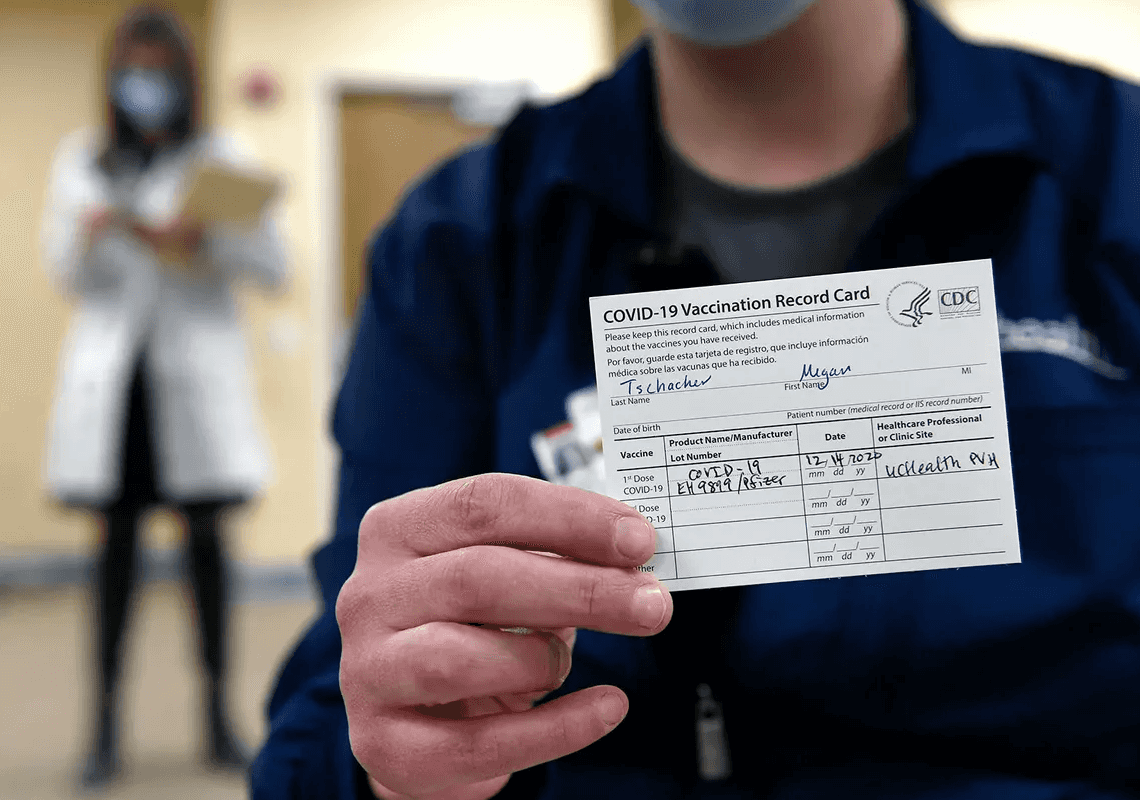 קליפורניה מרחיבה את חובת חיסוני הבוסטר