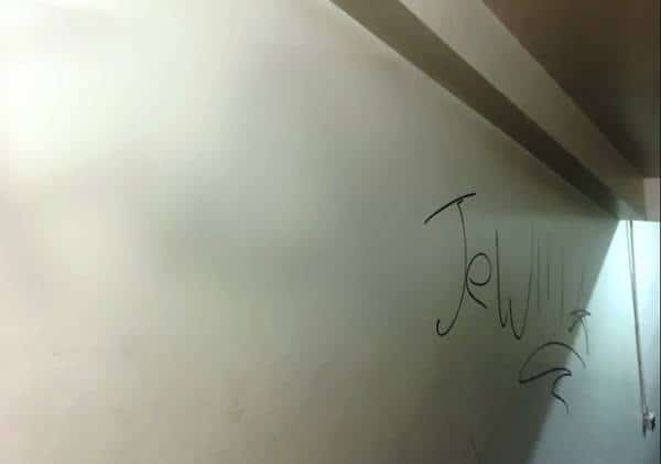 דווקא במהלך יום הזיכרון לשואה: כתובות נאצה אנטישמיות התגלו בבניין בניו יורק