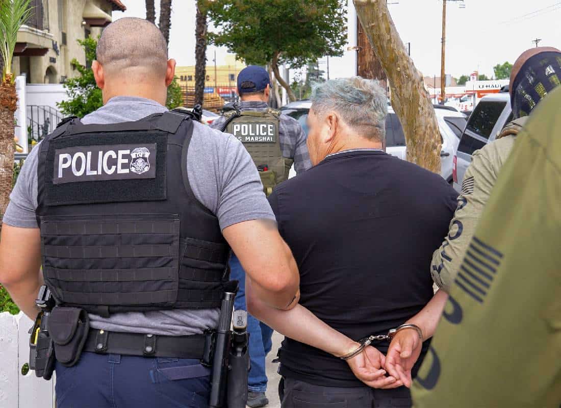 שני תושבי לוס אנג'לס נעצרו באשמת שיבוש פעילות סוכני הגירה פדרליים