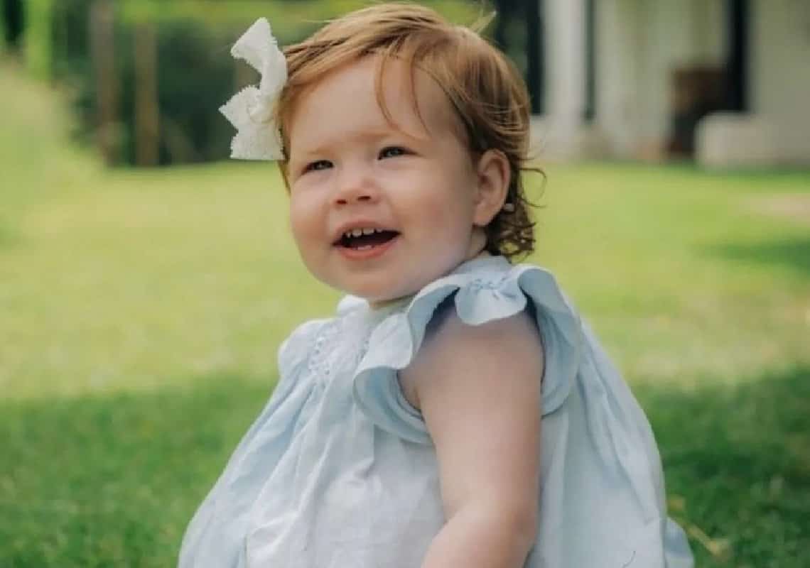 אחרי המתנה ארוכה, זה סופסוף קורה: הארי ומייגן מפרסמים תמונה ראשונה של בתם