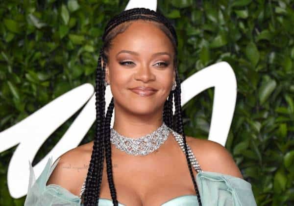 “אנחנו נחכה": ריהאנה משנה לחלוטין את הגריד באינסטגרם כדי לעודד את המשך ספירת הקולות