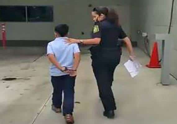 מיאמי: תלמיד בן 7 נאזק ונעצר על ידי המשטרה לאחר שתקף מורה בבית הספר