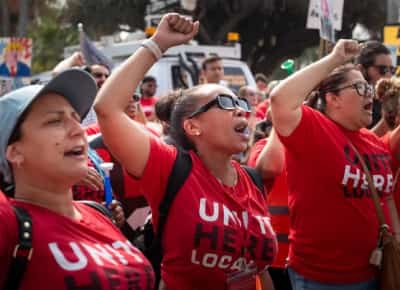 מהגרים בלוס אנג'לס מכריזים מלחמה כלכלית נגד ענקיות תאגידיות בגלל פשיטות רשות ההגירה