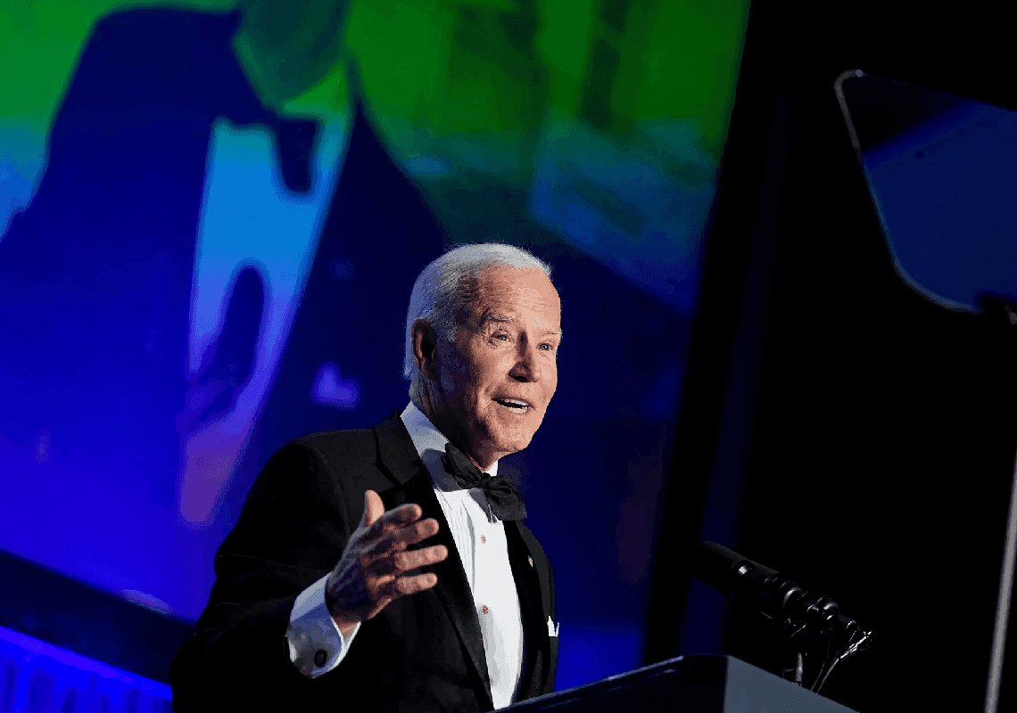 הומור עצמי: ביידן מתלוצץ על דירוג האישור הנמוך שלו