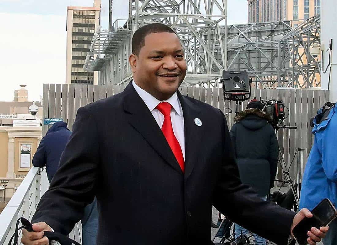  זעזוע בניו ג'רזי: ראש עיריית אטלנטיק סיטי הואשם בניסיון להשתיק התעללות בבתו