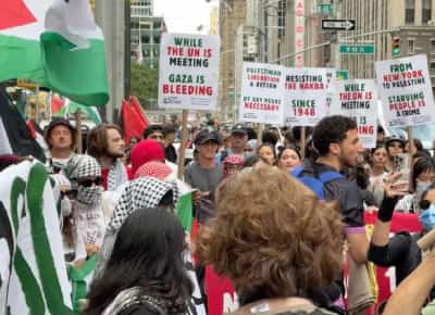 מנהטן: מאות צעקו “מהנהר ועד הים” ביום השנה ל־7 באוקטובר וחסמו צירים מרכזיים