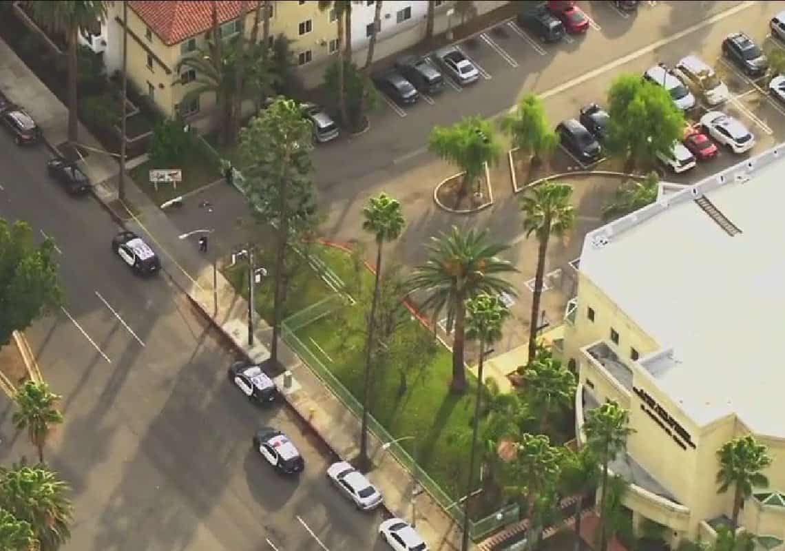 ואלי לוס אנג'לס: מצוד אחר חשוד בדקירת גבר