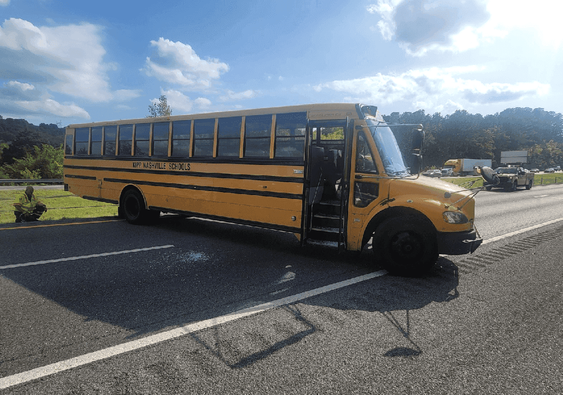 בן 14 גנב אוטובוס בית ספר - ונמלט מהמשטרה במהירות של 105 קמ"ש