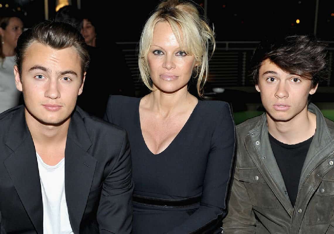 בניה של פמלה אנדרסון שוברים שתיקה: ״היא נשארה בלי כלום, הייתה בחובות רוב חייה״