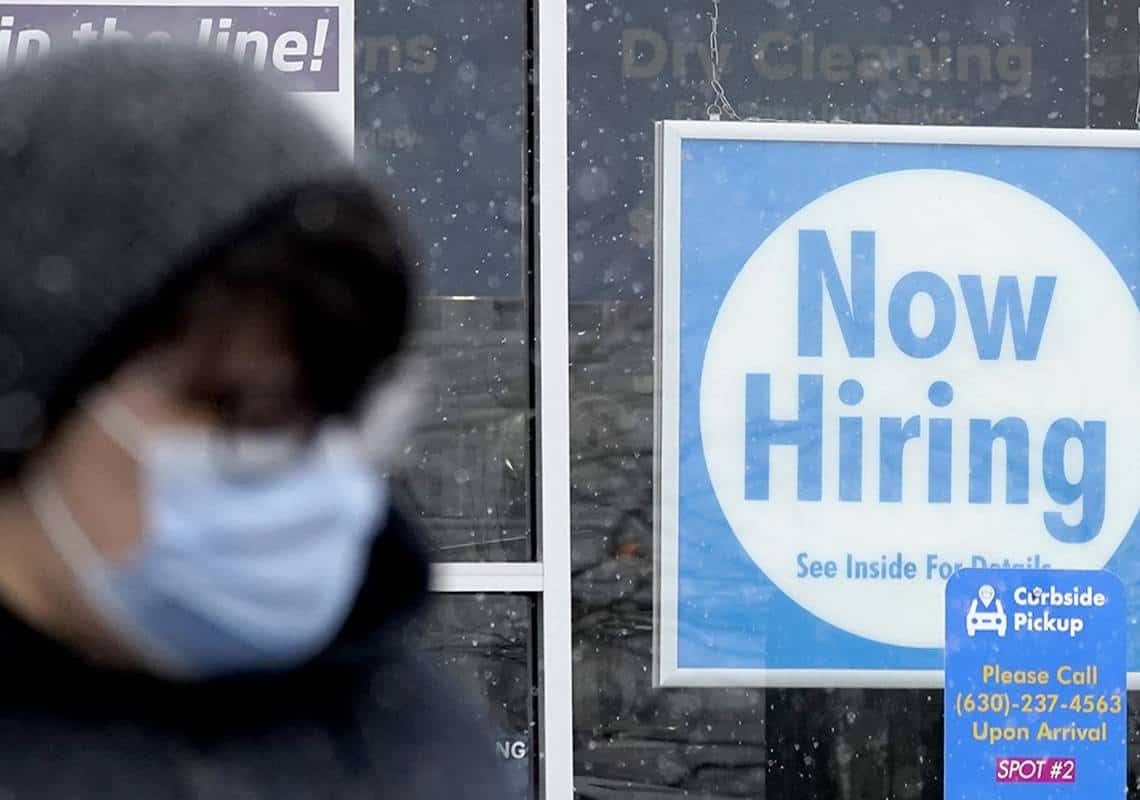 אופטימיות בארה"ב: מספר תביעות האבטלה צנח לשפל של למעלה משנה