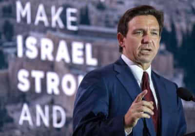 דה-סנטיס נגד המהלכים של טראמפ: "אי אפשר לסמוך על איראן"