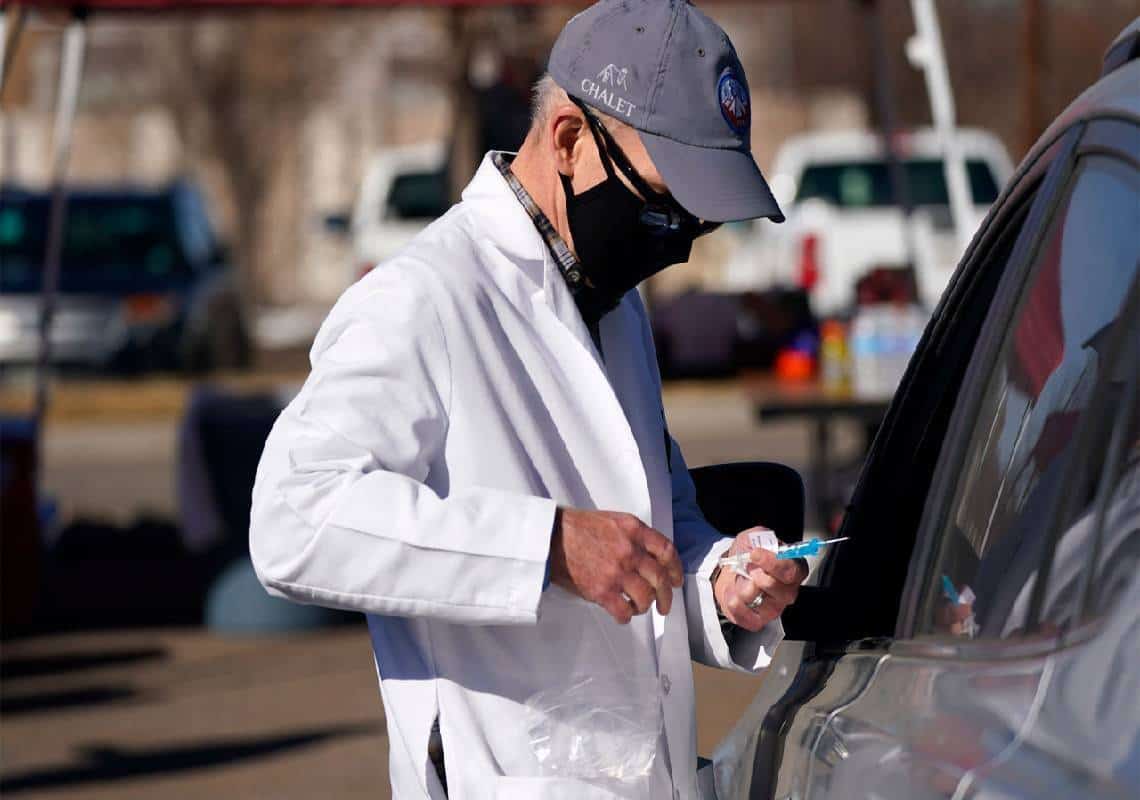 מרכז החיסונים נסגר מוקדם לאחר דיווחים על תופעות לוואי בשל קבלת חיסון 'ג'ונסון אנד ג'ונסון'