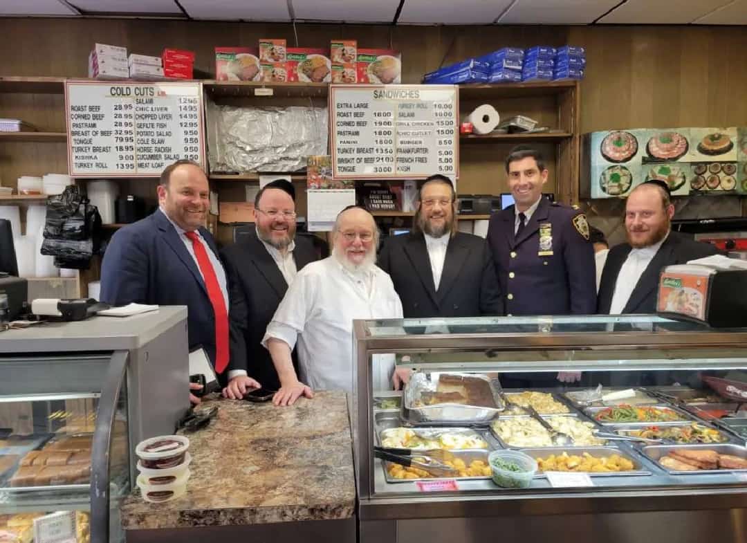 הגעתו של טראמפ למעדנייה כשרה בניו יורק בוטלה ברגע האחרון לאחר שהבעלים נפטר
