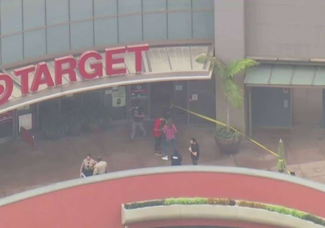 חשד להצתה בווסט הוליווד: סניף טרגט פונה בעקבות שריפה