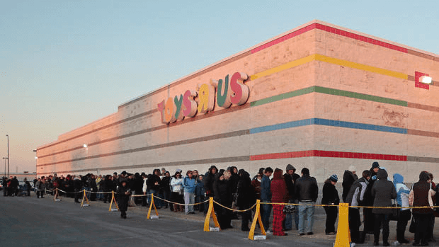 תינצל ברגע האחרון? איל ההון אייזק לריאן, מציע לרכוש את רשת טויס אר אס ב-890 מיליון דולר