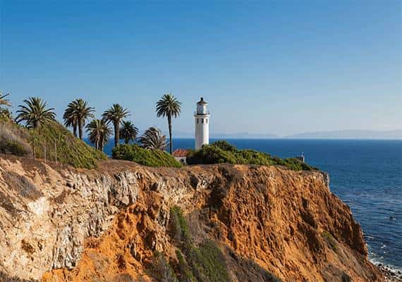 במהלך אימון ריצה: אשה בלוס אנג'לס מצאה עצמה בתחתית צוק