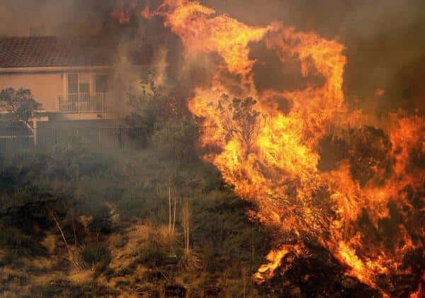 חקירת השריפה הקטלנית בקליפורניה מתמקדת בחברת החשמל