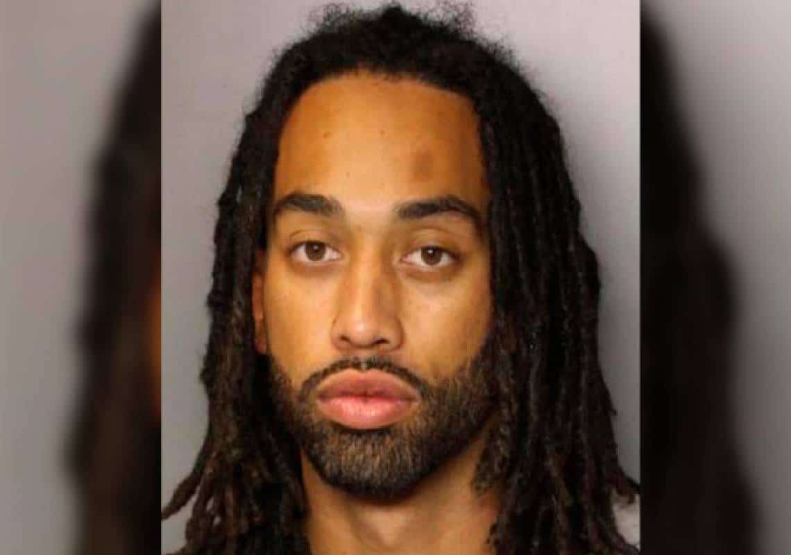 עלה בשידור-חי לרשת החברתית כשבידו אקדח ומאחוריו שתי נשים המוטלות על הרצפה, עד מהרה צוות ה-SWAT הגיע לזירת הפשע