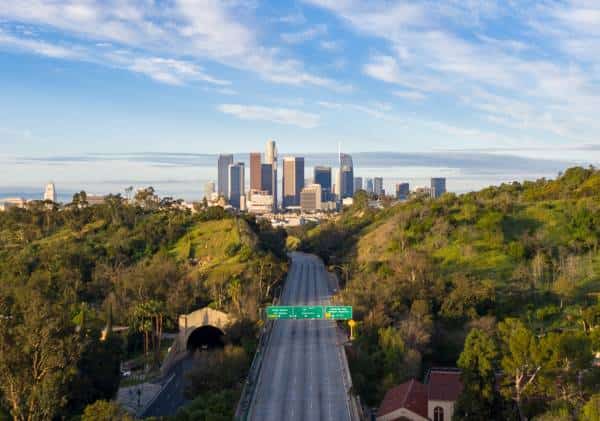 עצמאות מהקורונה: הוגדר תאריך היעד לחזרה מלאה לשגרה במחוז לוס אנג׳לס