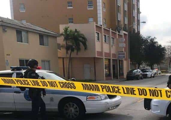 מיאמי:המשטרה פרצה למסעדה בה נטען כי יש בני ערובה ונמצאה ריקה. המדווחת נעצרה לחקירה על קריאת שווא