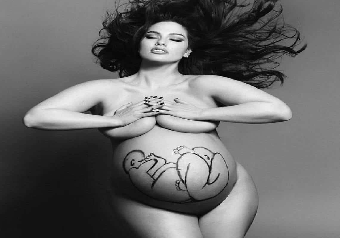 שנייה לפני הלידה: אשלי גרהאם בתמונת עירום 