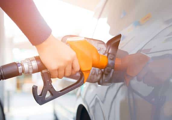 תושבי קליפורניה משלמים המון על דלק, ואף אחד לא יודע למה המחירים כל-כך גבוהים