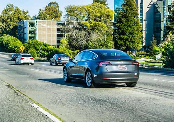 בתום ביקור של בנק השקעות: טסלה בדרך לרף ייצור חדש