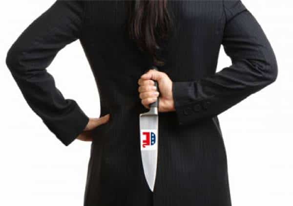 דעה: המלחמה רק החלה - עכשיו ברור שהעיתונאים והפוליטיקאים הימנים נעצו סכין עמוק בגבו של הנשיא ובלב העם האמריקני