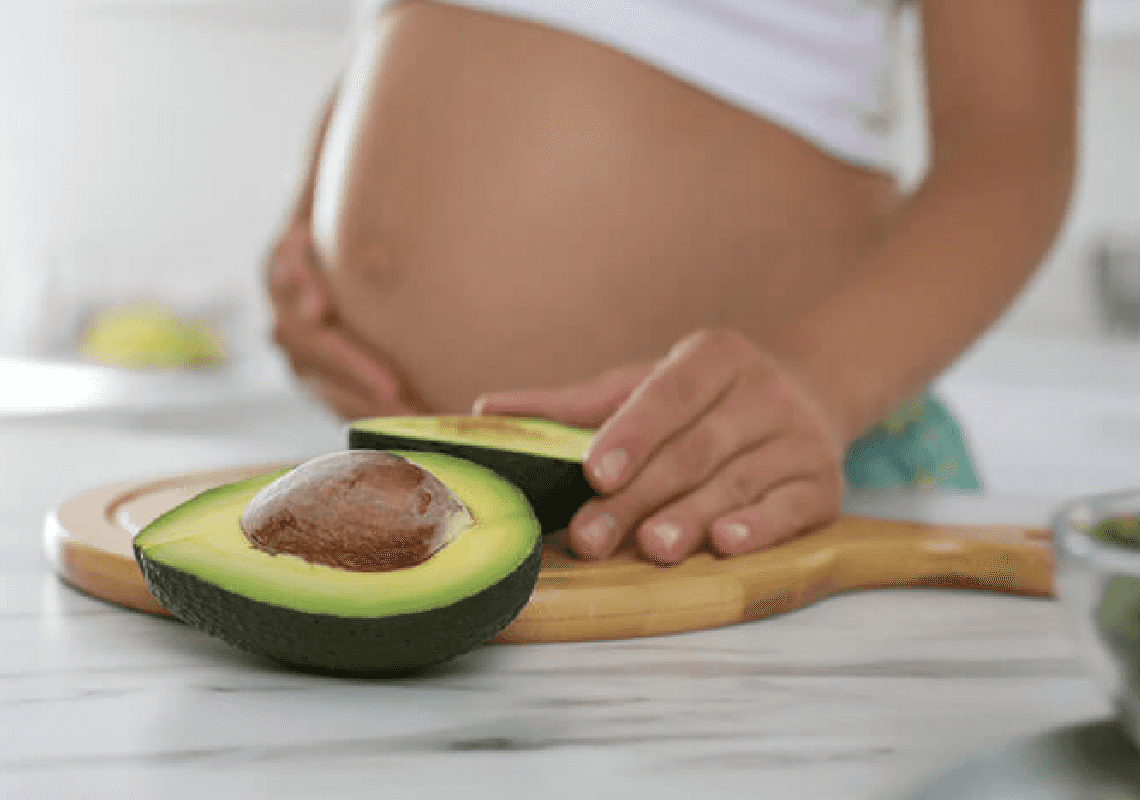 מחקר חדש מגלה: אבוקדו בהריון עשוי להגן על התינוק מפני אלרגיות למזון