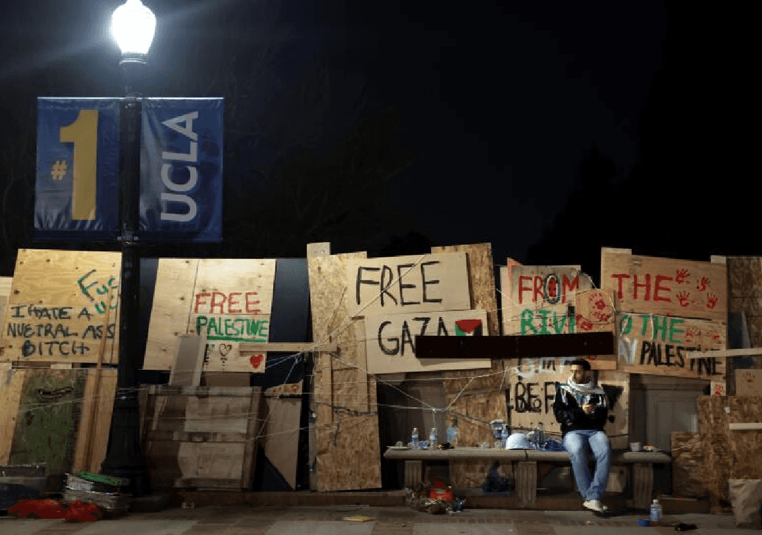 אפשרו סמלים נאציים מתוך כבוד לחופש הביטוי: האשמות קשות נגד אונ' קליפורניה בלוס אנג'לס