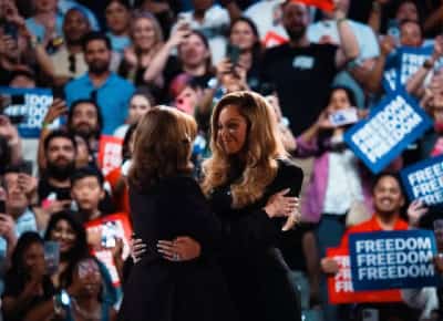 טראמפ דורש לעמוד לדין את קמלה האריס, ביונסה ואופרה: שילמו מיליונים על תמיכה - זה בלתי חוקי לחלוטין 