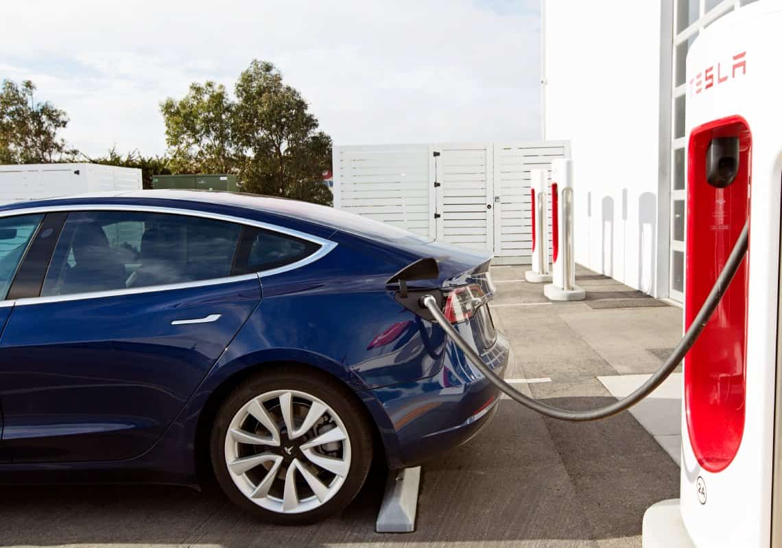 רכישת טוויטר מסיחה את דעתו של מאסק? ירידה חדה במסירת הרכבים של טסלה ברבעון השני